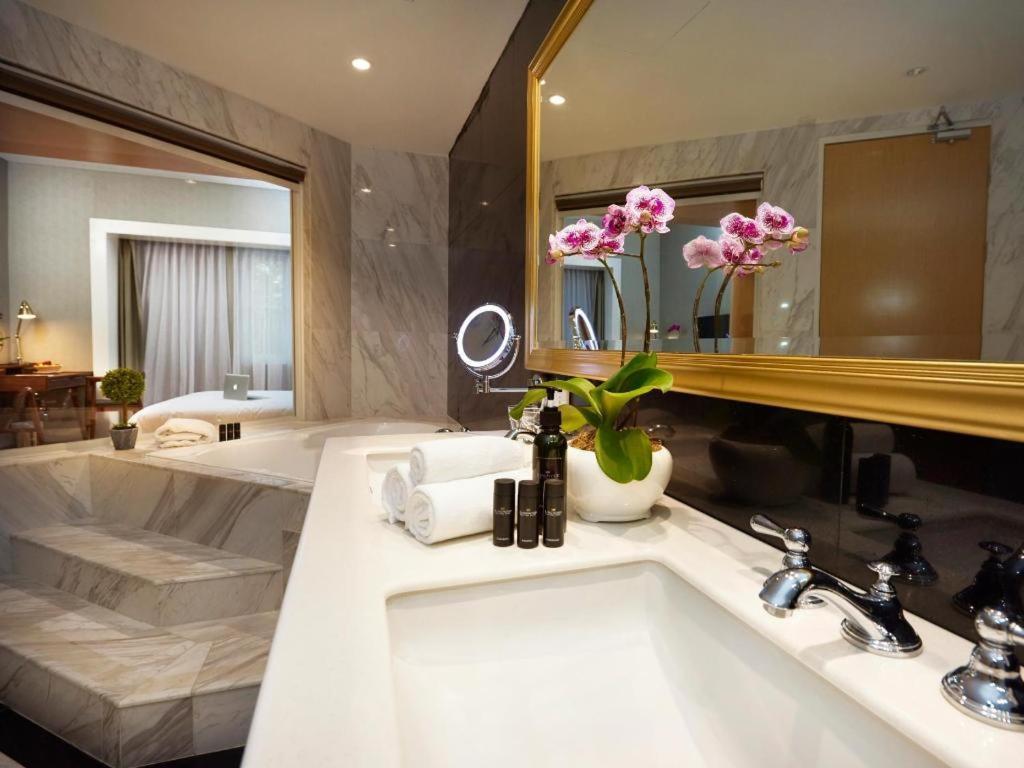 Kingwood Boutique Hotel Miri Esterno foto