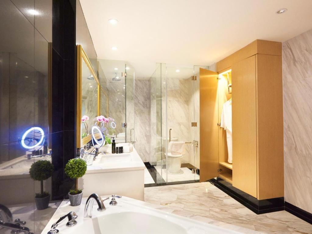 Kingwood Boutique Hotel Miri Esterno foto