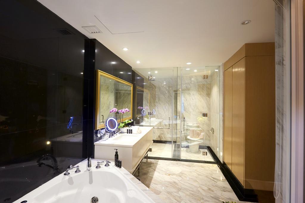 Kingwood Boutique Hotel Miri Esterno foto